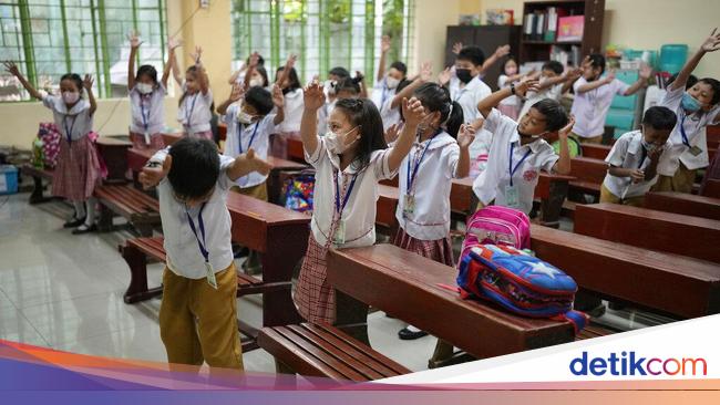  Semringah Siswa di Filipina Kembali Sekolah Tatap Muka