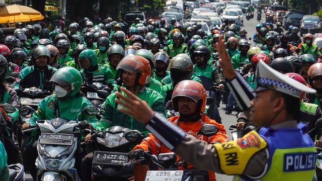  Demo Besar-Besaran #LegalkanProfesiOjol untuk Perlindungan Hukum Pengemudi Ojek Online