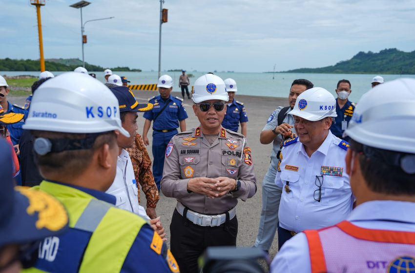  Wamenhub dan Kakorlantas Tinjau Kesiapan Jalur Penyeberangan Lampung untuk Libur Nataru