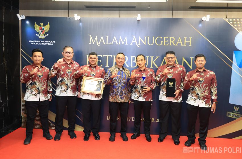  Polri Terima Penghargaan Badan Publik Informatif di KIP 2024