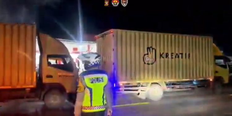 Pastikan Logistik Aman, Polri Beri Prioritas Truk BBM dan Pangan Melintas di Jalintim